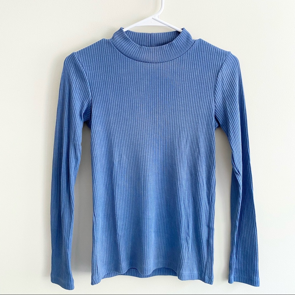 Blue turtleneck long-sleeve shirt